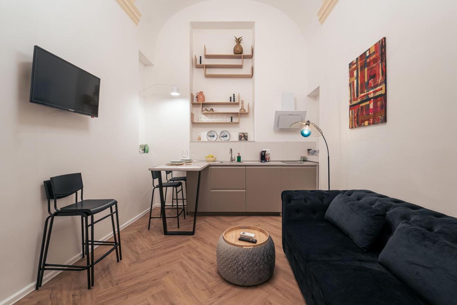 Elegant Design Apartment In Historical City Center Катанія Екстер'єр фото