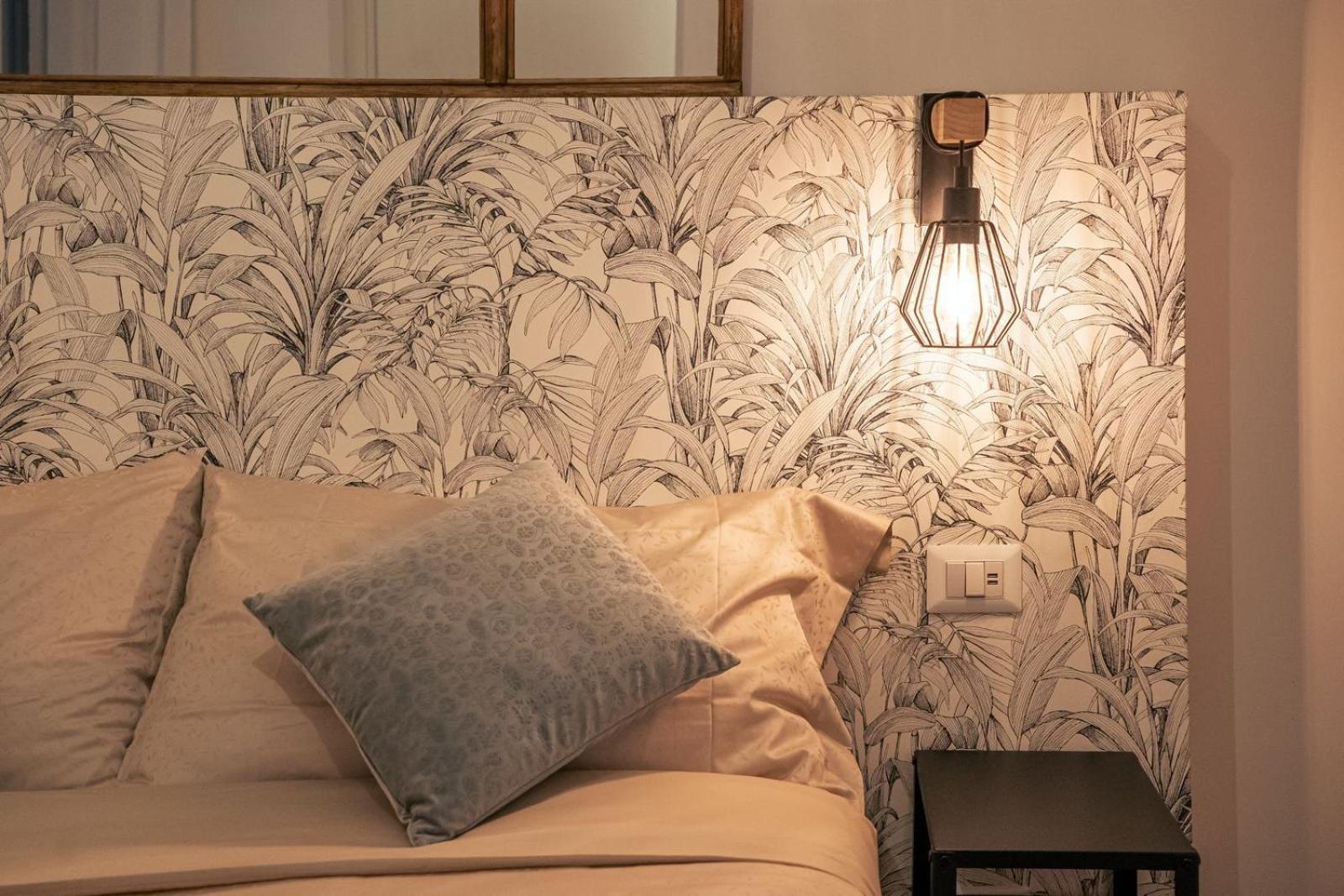 Elegant Design Apartment In Historical City Center Катанія Екстер'єр фото